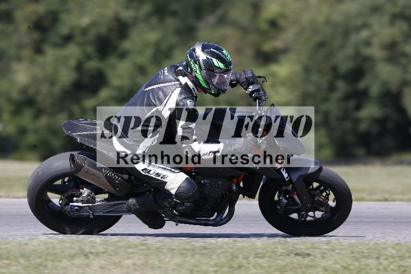 /Archiv-2025/49 26.08.2025 Cornu Master School ADR/rot-rouge/38